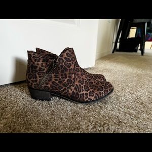 Women’s Leopard Print Booties Sz 8